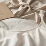 Nuisette femme coton sur lit, tissu respirant et doux