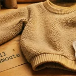 Pull moumoute sherpa beige : couture et bordures visibles