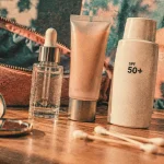 Meilleures marques soins peau uniformité teint : sérum, CC crème et SPF sur table
